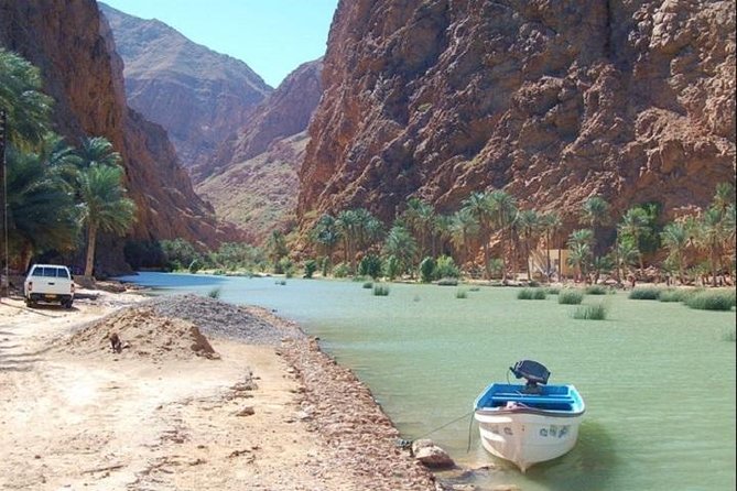 2 Days Tour TOUR FATIMA - Day 2: Bibi Maryam in Qalhat, Wadi Tiwi villages, and Sur’s boat workshops