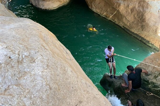 4 Days 3 Nights Package Oman Private Tour - Private guide energy, from pickup to the Land Cruiser V8 factor
