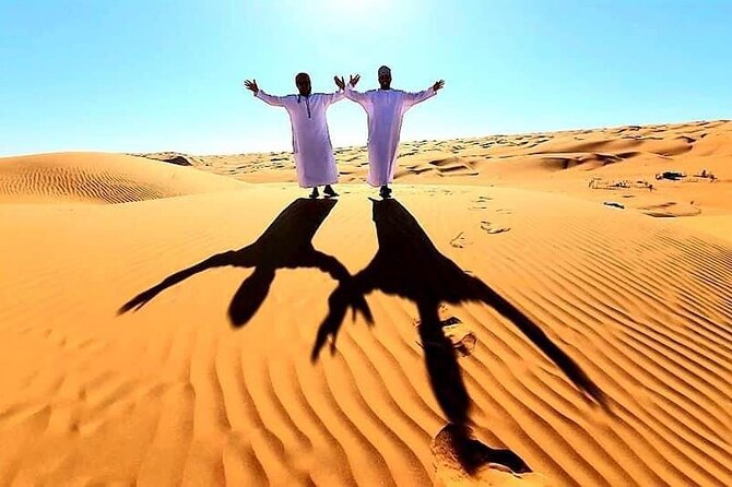 4-Days Private Jamila Sightseeing Tour - Day 2: Sur’s dhow yards, Wadi Bani Khalid emerald pools, and Wahiba Sands sunset