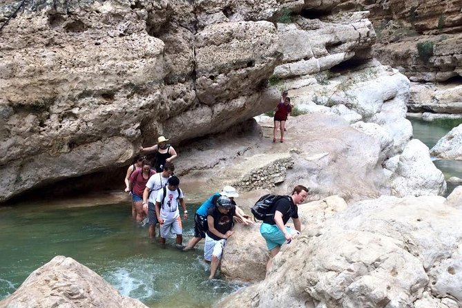 5 Days Package TOUR DINA - Day 5: Wadi Bani Awf off-road descent and a scenic mountain road finish