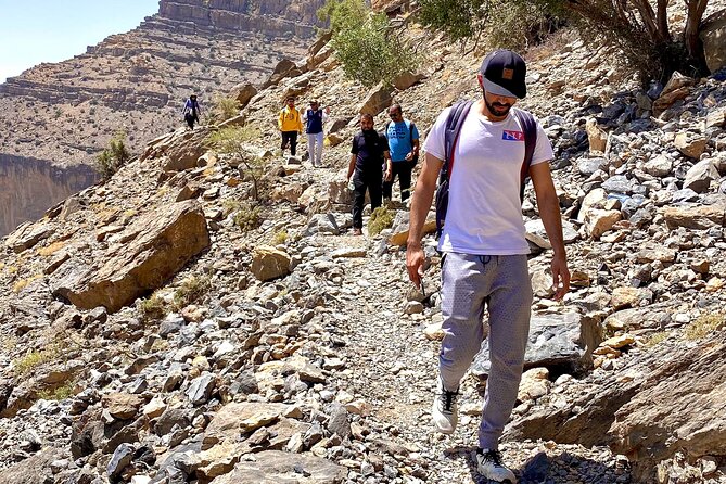 Balcony & Hidden Lake Jebel Shams Shared Trip - The Hidden Lake Break and Mineral Water Pause
