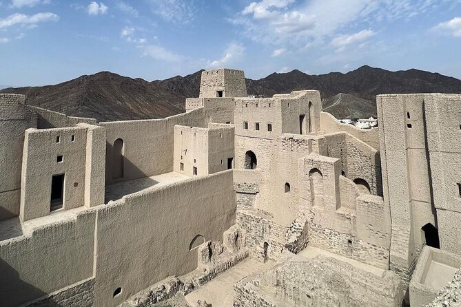 Day Tour to the Enchanting Forts of Nizwa - The early start and the Hajar Mountains drive out of Muscat