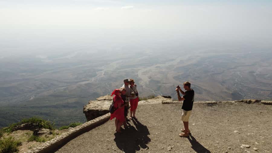 East Salalah Adventure: Nature, History, and Scenic Views - Mirbat Beach: Turquoise Water Minutes and Easy Relax Time