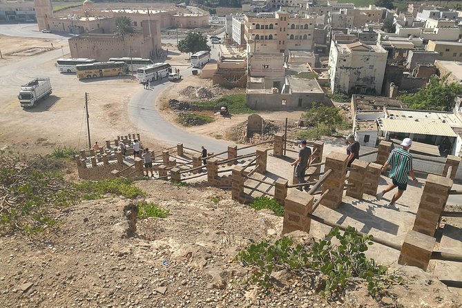Enjoy a Full-Day Tour Uncovering East Salalah’s Hidden Gems - Stop 2: Taqah Castle, old mud houses, and a maintenance detour