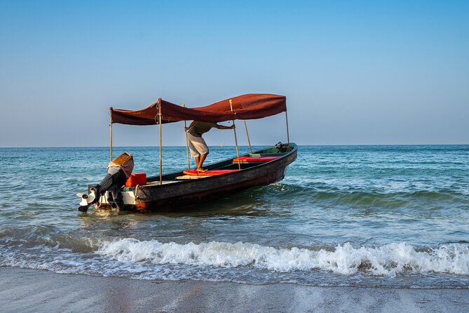 Enjoy a traditional Omani local style tour around Muscat - Mutrah Souq: Old Market Streets and a Guide to Keep It Easy