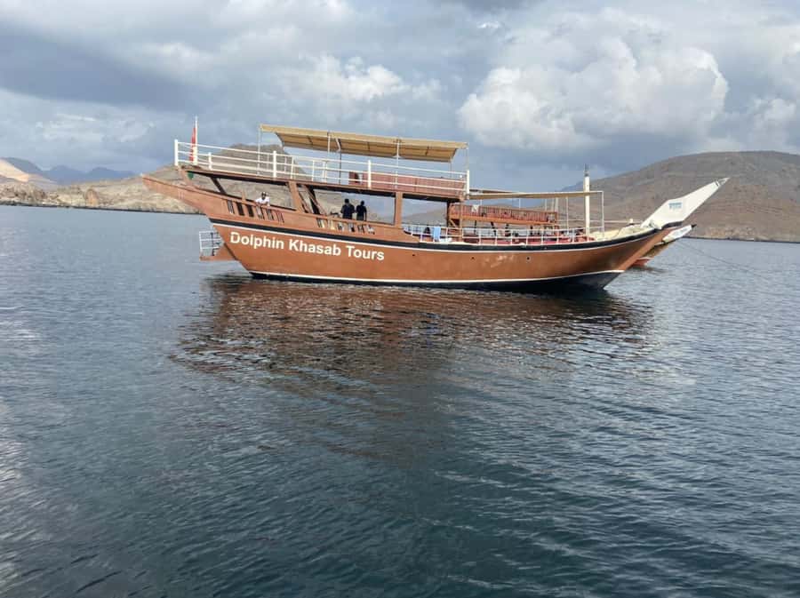 From Khasab: Fjords of Musandam Dhow Cruise & Buffet Lunch - Lunch on board: buffet value, not just a token meal