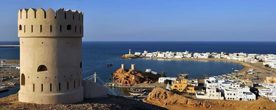 From Muscat: 4-Day Oman Highlights Tour - Day 2: Nizwa Souq at dawn, Nizwa Fortress, Wahiba Sands desert night