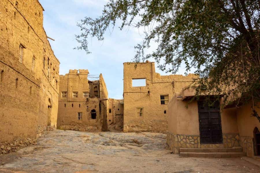 From Muscat: Full-Day to Nizwa-Misfat Al Abriyeen-Al Hamra - Nizwa Fort inside the walls, where defense architecture matters
