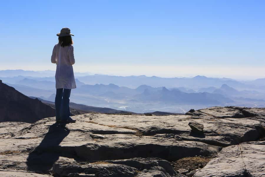 From Muscat: Nizwa and Jebel Shams Day Trip - Lunch at a local restaurant: what’s included and what to expect