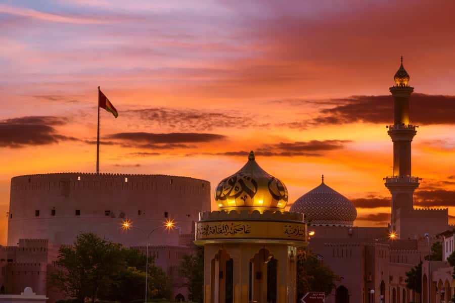 From Muscat: Nizwa Guided Tour with Optional Overnight Stay - How Nizwa changes when the sun goes down