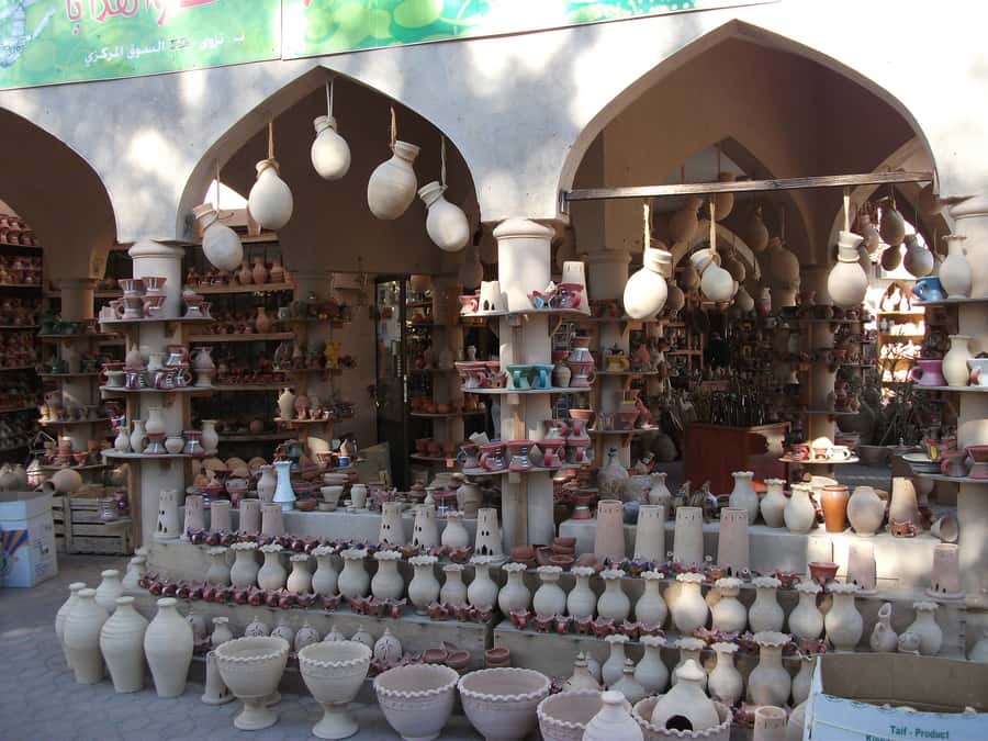 From Muscat: Private Nizwa and Jabel Akhdar-Shams with Lunch - Key Things You’ll Notice Right Away
