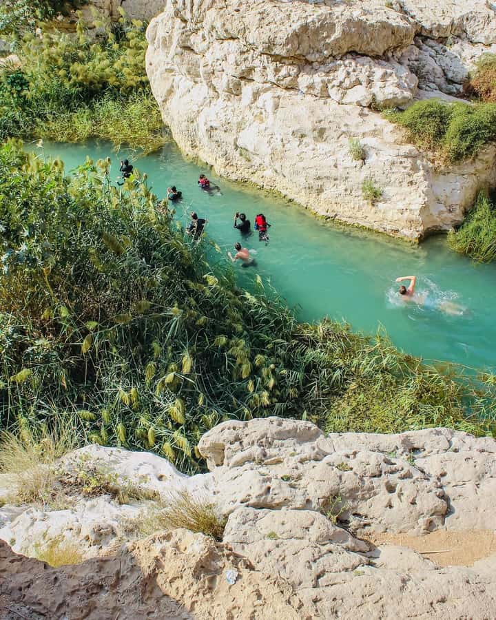 From Muscat:Private Wadi Shab and Bimmah SinkHole Tour - Bimmah Sinkhole at Hawiyat Najm Park: Meteor-Crater Curiosity by the Sea