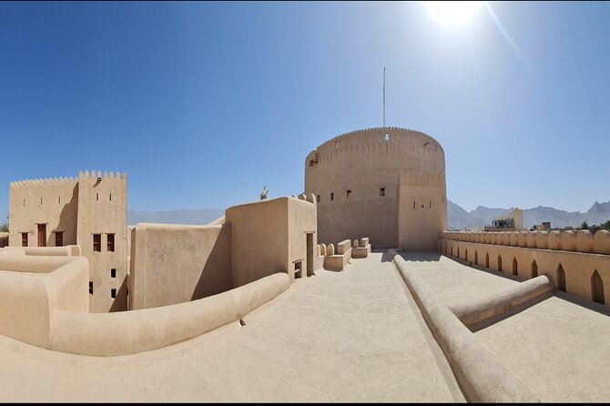 Full-Day Nizwa Fort, Bahla Fort and Jabreen Castle Private Tour - Nizwa souk time: silver jewelry, khanjar daggers, and what to look for in 30 minutes