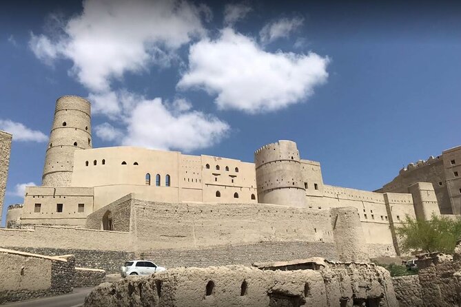 Full-Day Nizwa Fort, Bahla Fort and Jabreen Castle Private Tour - Jabrin Castle: Ya’rubid architecture, painted interiors, and the tomb connection