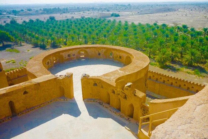 Full-Day Nizwa Fort, Bahla Fort and Jabreen Castle Private Tour - Nizwa Fort: the round-tower viewpoint built by Imam Sultan Bin Saif Al Yaribi
