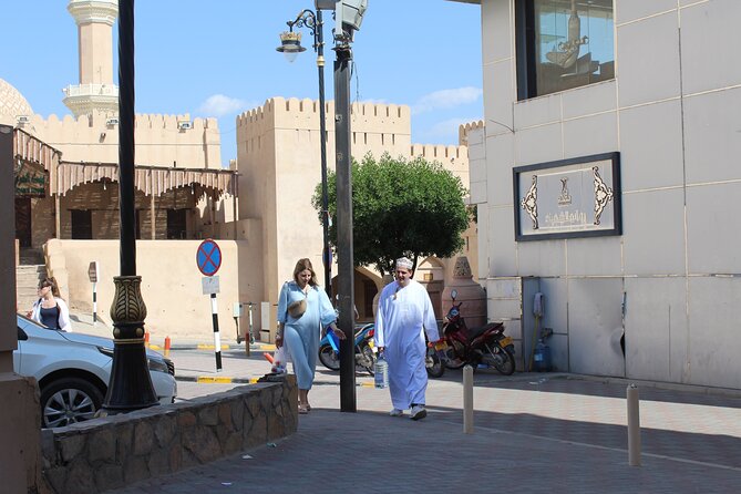 Full Day Nizwa & Jebel Akhdar Guided Tour - Rose Farms in March, Fruit Markets in Summer: Seasonal Differences You Should Plan Around