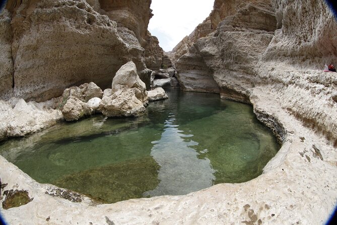 Full-day Private Guided Wadi Shab Tour in Oman - What to expect from the guide, and why Qamber keeps coming up