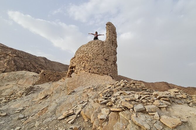 Full Day Private Historical Tour from Muscat to Nizwa Region - Zukait Tombs Near Izki: UNESCO Beehive Tombs and Deep Time