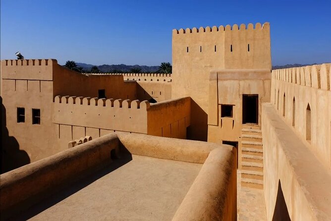 Full-day private tour- Nizwa and Jabal Akhdar - Getting there and back: make the long drive work for you