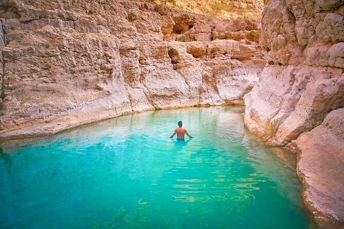 Full Day Wadi Shab And Bimah Sinkhole with Pick Up Included - The 8-Hour Schedule: What Your Day Feels Like