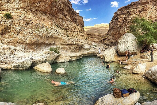 Full-Day Wahiba Desert and Wadi Bani Khalid Group Tour - The Bedouin Home Visit, What You Should Look For