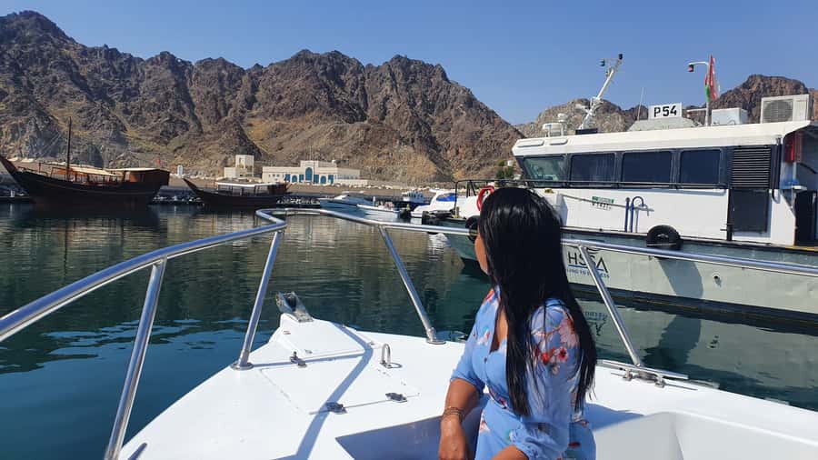 Highlights of Muscat city tour in private car with guide - A private half-day that connects Muscat landmarks to real-life shopping
