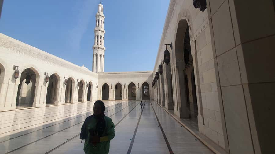Highlights of Muscat city tour in private car with guide - Price and logistics: what $198 per person is buying you