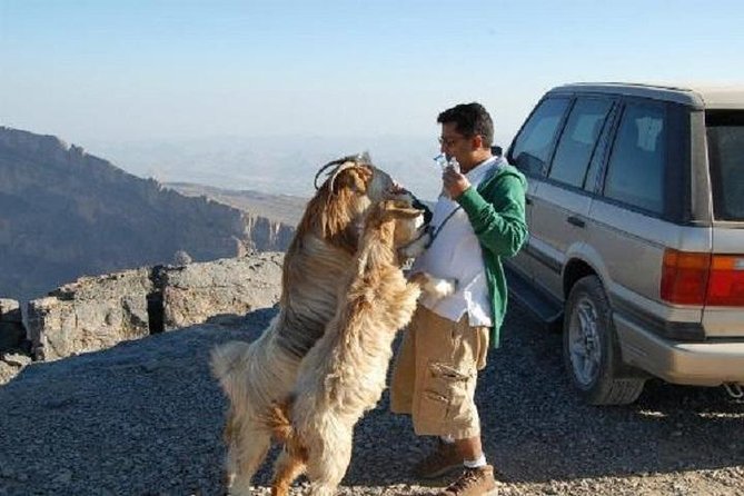 Jabl Shams with Nizwa for tours and sightseeing - The drive to Wadi Ghul: where the Grand Canyon nickname starts to make sense