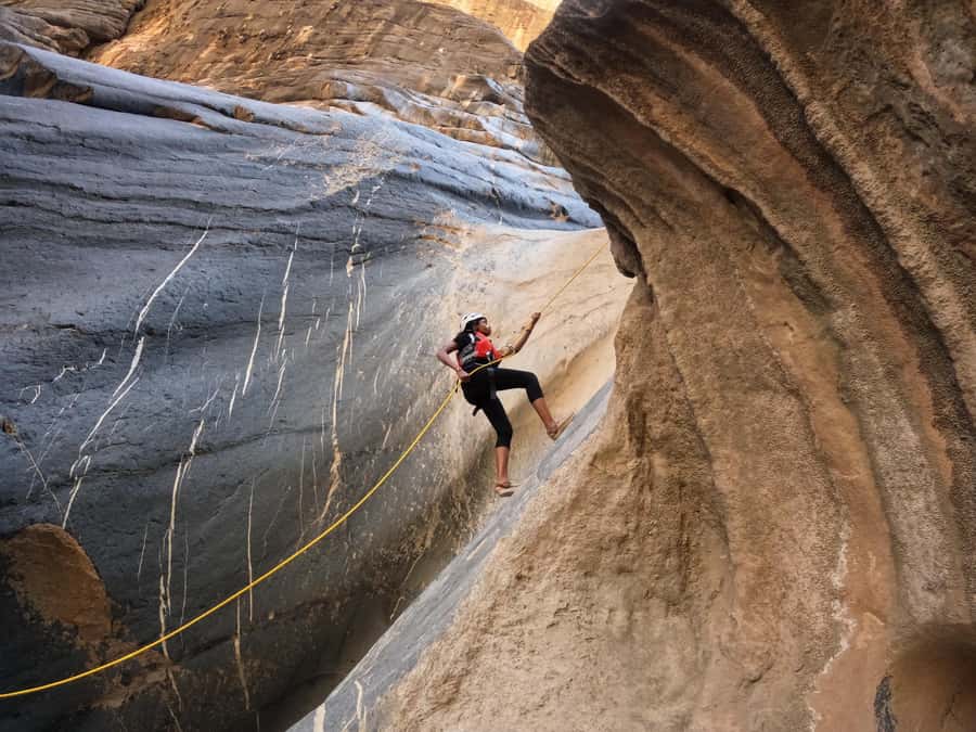 Jebel Shams: Full Day Adventure Tour through Snake Canyon - Why Snake Canyon feels like a water-and-rock playground
