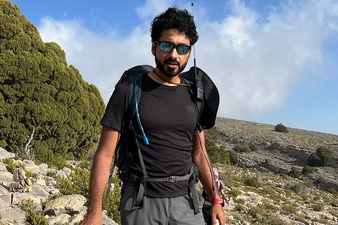 Jebel Shams summit W4 - Guides and group size: small team, real motivation, practical safety