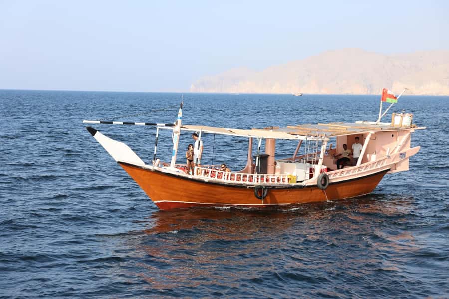 Khasab: Overnight Cruise on Traditional Dhow for 24 hours - Choosing your start time: morning dolphin watching vs evening lantern dinner