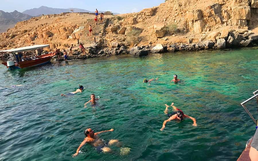 Musandam/Khasab: Overnight Dhow Cruise with Camping and BBQ - Seafood Lunch, Traditional Hand Line Fishing, and BBQ Dinner