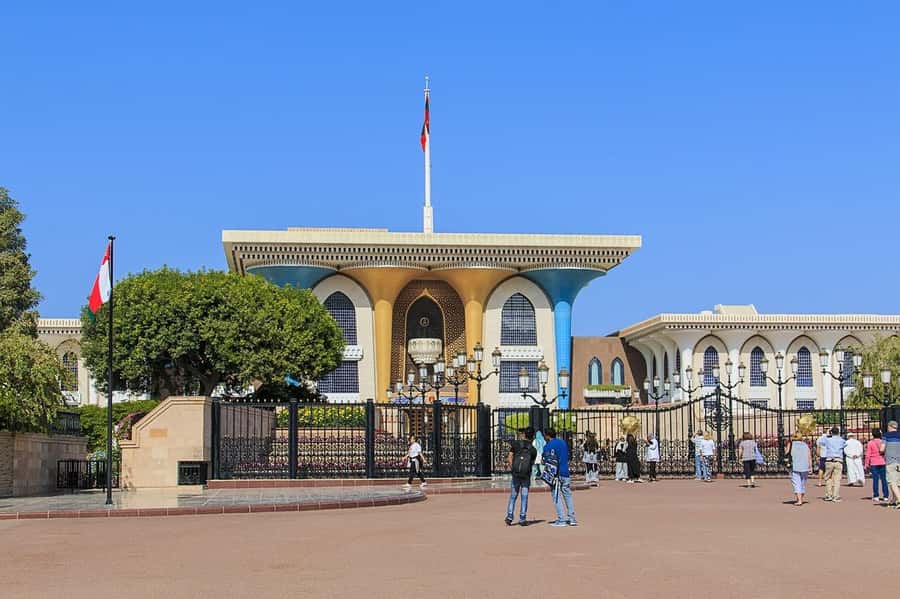 Muscat : 4 hours private Tour of Muscat City with Pick-up - Al Alam Palace photo time: ceremonial Oman and fortress walls nearby