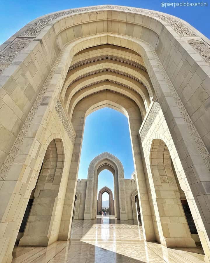 Muscat City Tour and life with Omani Guy ( luxury car). - The Luxury Car Experience and How the Private Format Feels