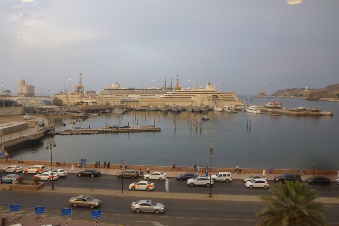 Muscat City Tour frensh or Italien Guide - Grand Mosque timing and the dress code reality