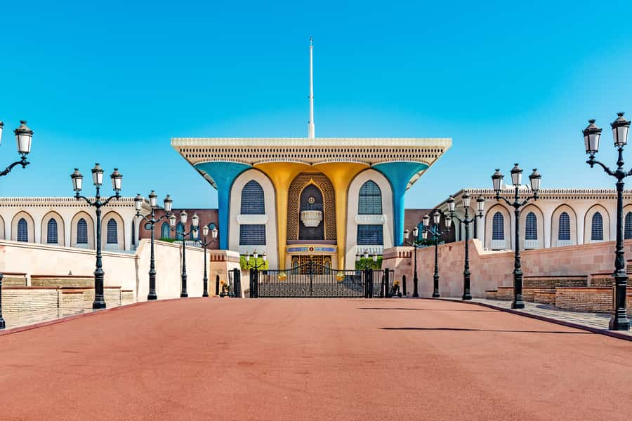 Muscat: City Tour of Grand Mosque, Old Souqs, Museum, & Fort - Muttrah Souq and Corniche: Old Markets, Real Color