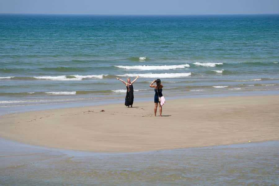 Muscat: Day Tour with Omani Lunch, Hotel Pickup, and Airfare - Muttrah Souk: shopping with real Oman flavor