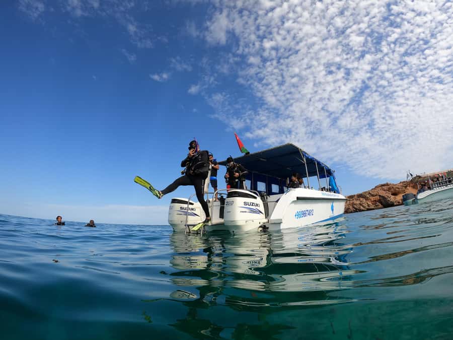Muscat: Daymaniyat Island Scuba Dive 2 locations + BBQ Lunch - Two underwater sessions inside Daymaniyat, with time to breathe between