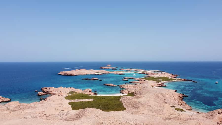 Muscat: Daymaniyat Island Scuba Dive 2 locations + BBQ Lunch - Boat comfort and facilities: what you will notice beyond the underwater part