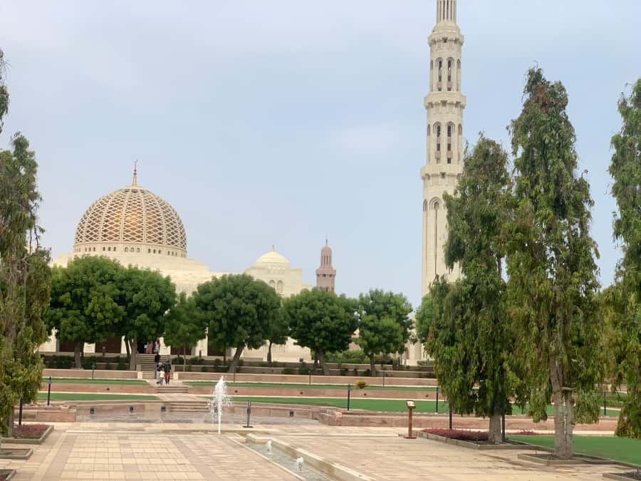 Muscat: Evening Group City Guided Tour with Free Dinner - Pickup, timing, and the one outfit rule that saves you stress