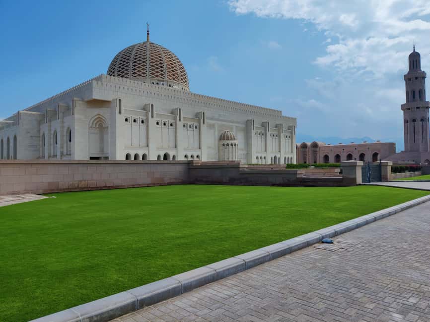 Muscat: Full-Day Private City Tour by luxury Car with Guide - Sultan Qaboos Grand Mosque: The Carpet Weight, the Worship Space, the Dress Reality