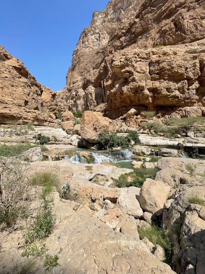 Muscat: Full-Day Wadi Shab & Bimmah Sinkhole Private Tour - Lunch near Muscat: fueling up without losing the day’s momentum
