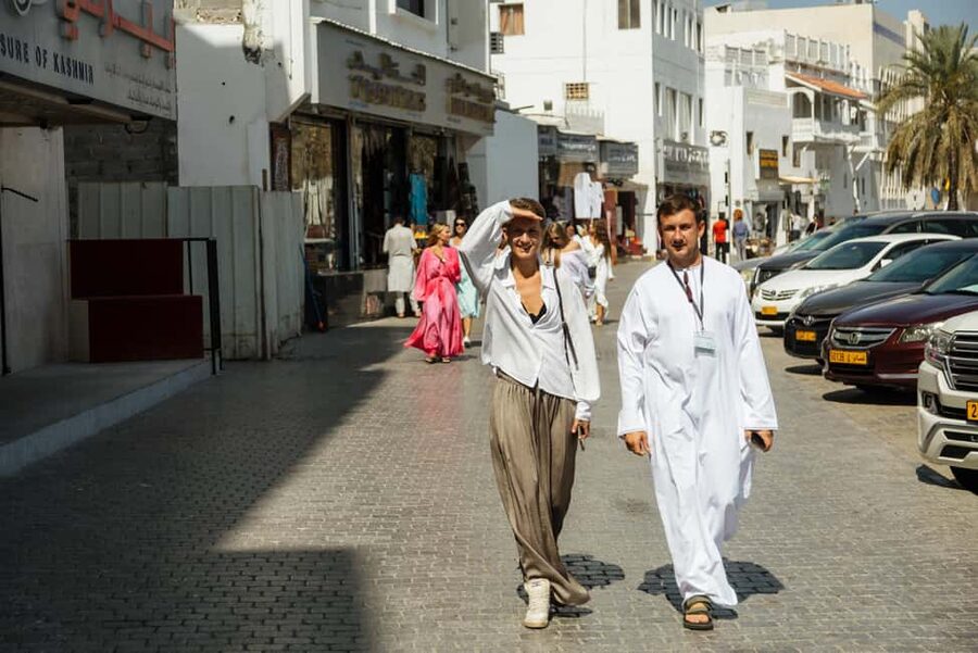Muscat: Guided Walking Tour of Corniche, Souq & Mutrah Fort - Timing, Comfort, and What to Wear (So You Enjoy It)