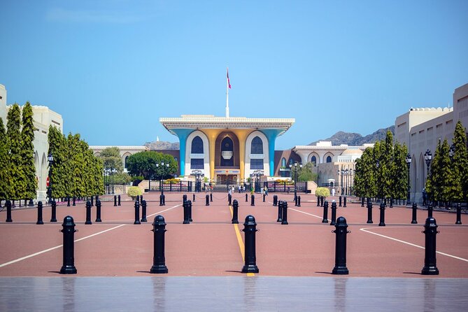 Muscat Half Day City Tour with Audio Guiding - Muttrah Souk: The Covered Lanes That Make Muscat Feel Like Muscat