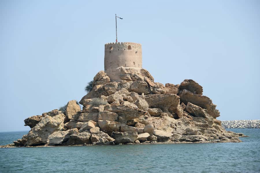 Muscat: Half-Day Guided City and Oman Coast Tour - Old Castle and traditional customs you can see in the details