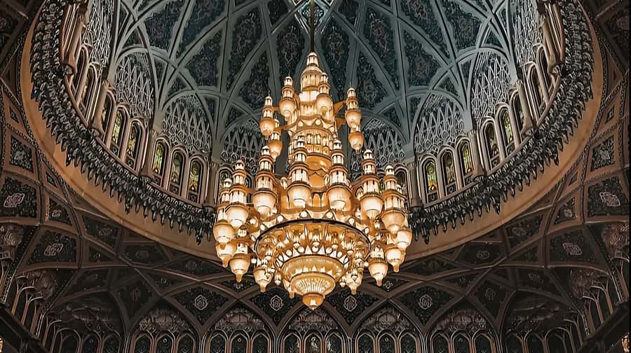 Muscat life and local culture city tour - Grand Mosque, Muttrah Heritage Market, and Muttrah Corniche (east route)