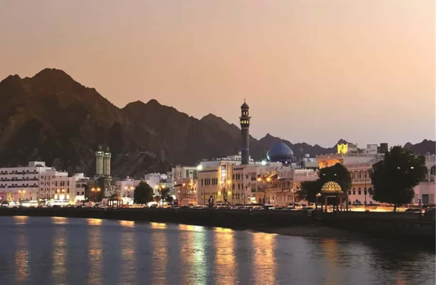 Muscat Nights: Local Dinner & City Lights from Muscat - Shatti Al Qurum pickup and a 6:00 PM night rhythm