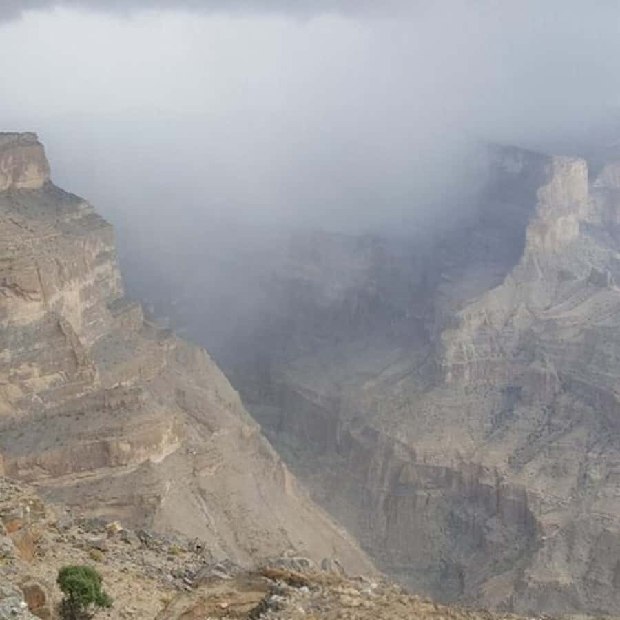 Muscat: Nizwa and Jabal Shams- Full Day Tour - Muscat pickup and the 4WD jeep ride into the Hajar Mountains