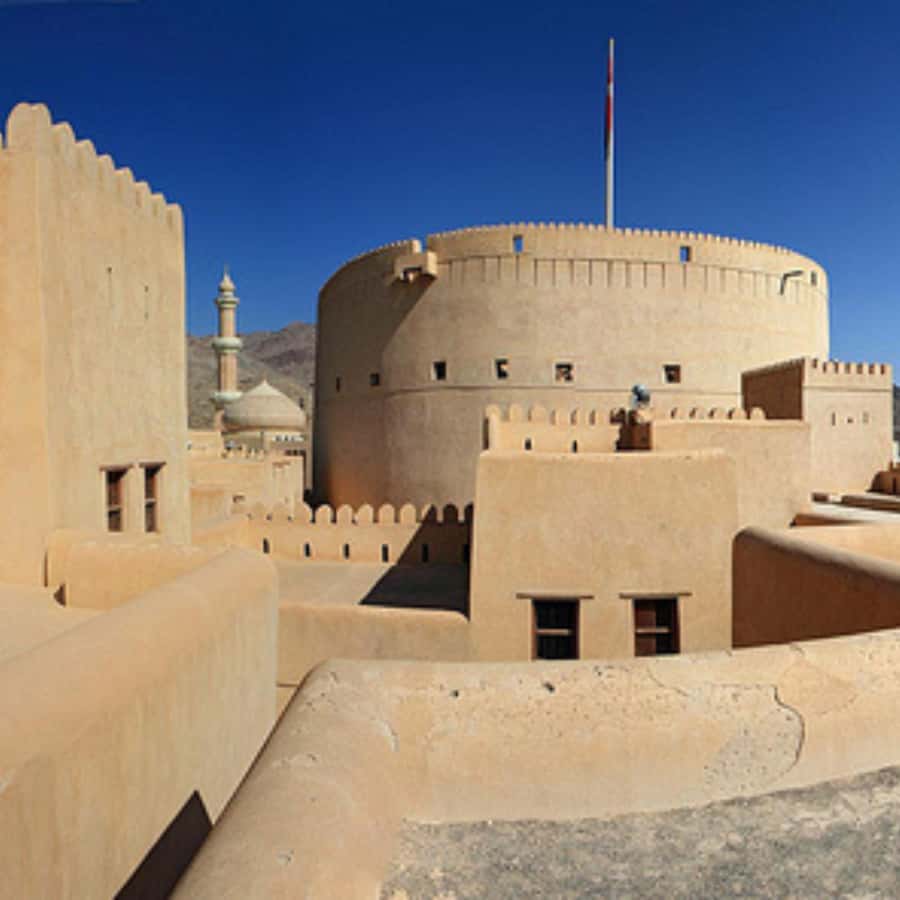 Muscat: Nizwa and Jabal Shams- Full Day Tour - Lunch in Nizwa: keep it simple, then head for the mountains