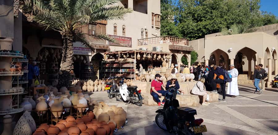 Muscat: Nizwa and Jabal Shams- Full Day Tour - Al Hamra loam village: traditional Omani life in a quieter setting